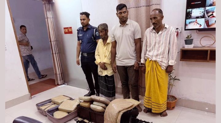 কসবায় ৩৪ কেজি গাঁজা উদ্ধার, আটক ৩